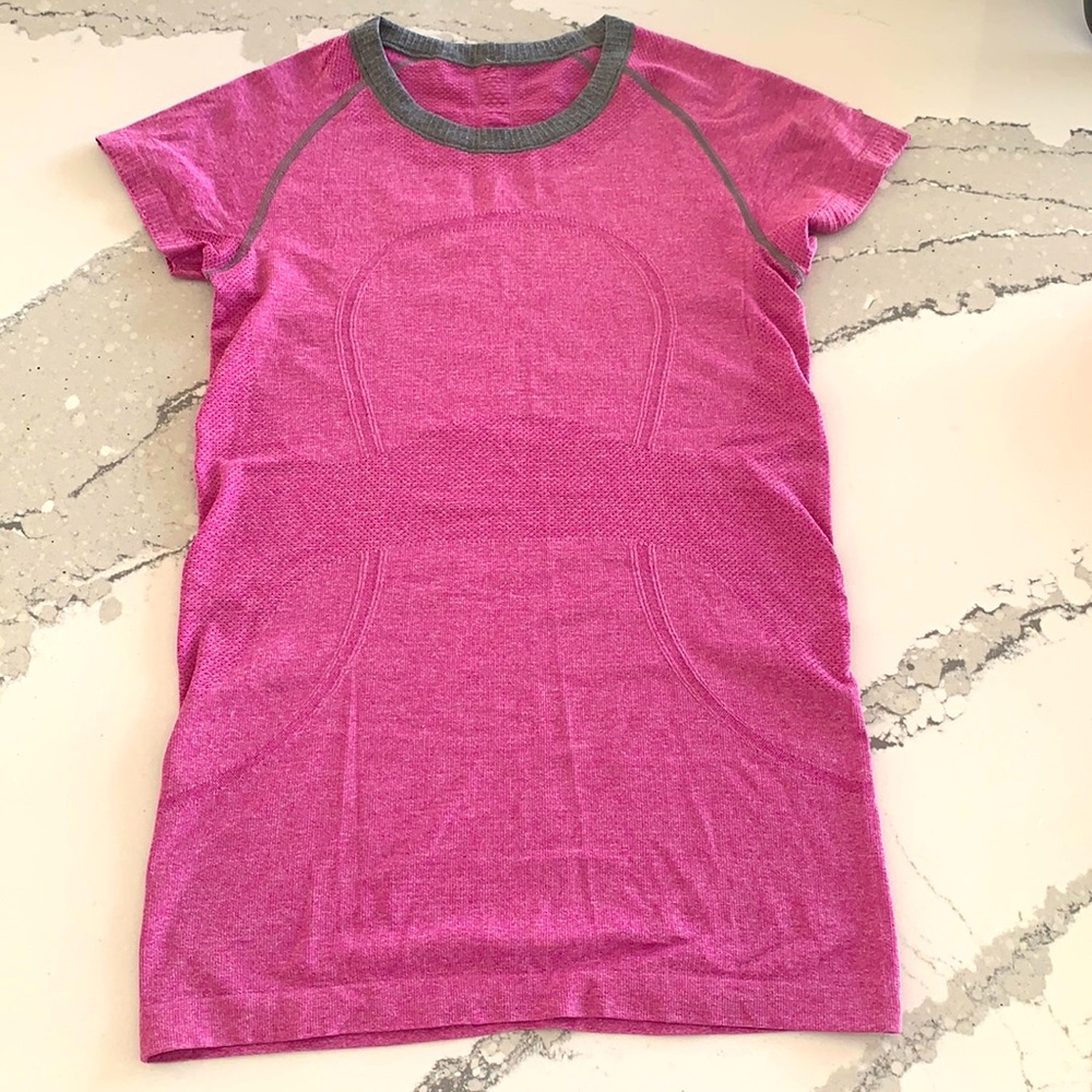 Women’s Swiftly Tech short sleeve tee - size 8